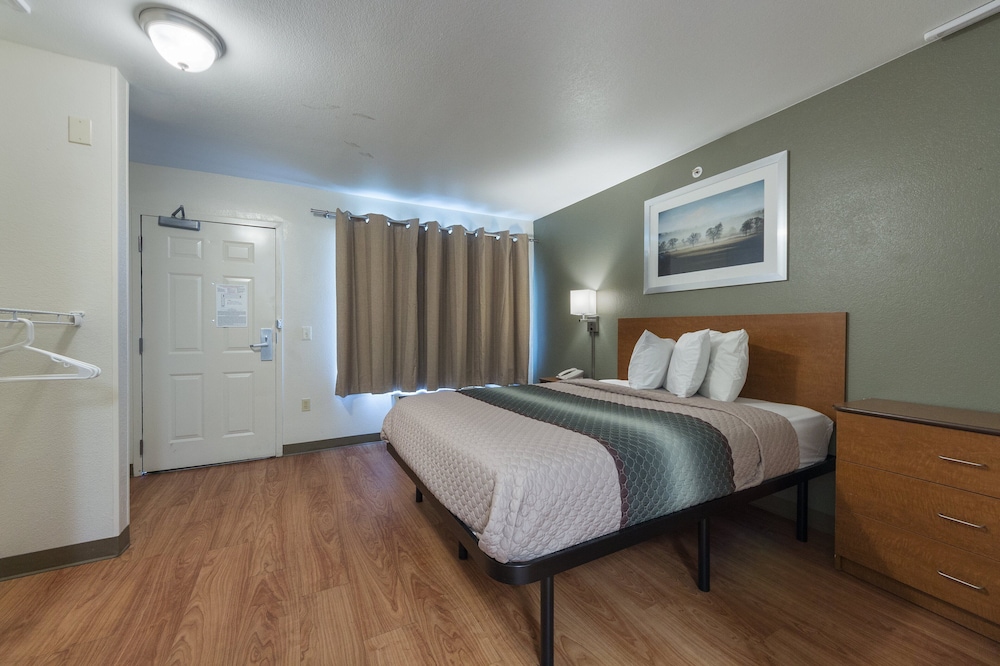 hometowne studios by red roof dallas irving