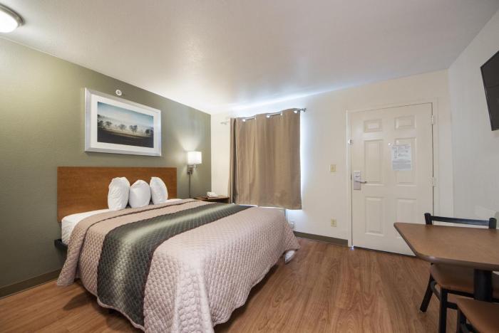 hometowne studios by red roof dallas irving