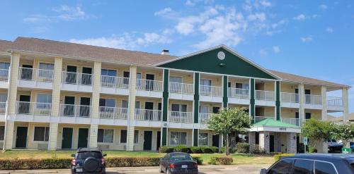 hometowne studios by red roof dallas irving