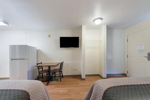 hometowne studios by red roof dallas irving