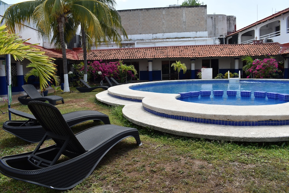 hotel plaza almendros isla mujeres