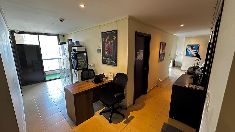 bollywood beach hostel