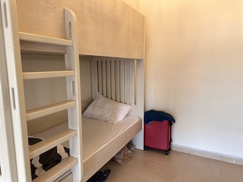 bollywood beach hostel