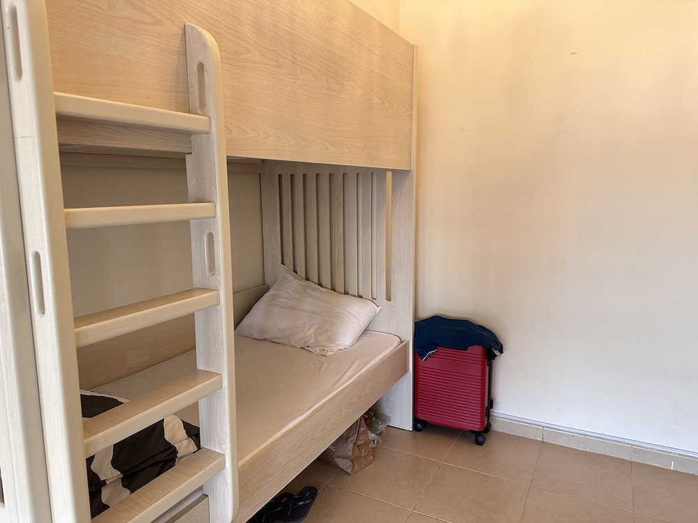 bollywood beach hostel