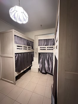 bollywood beach hostel