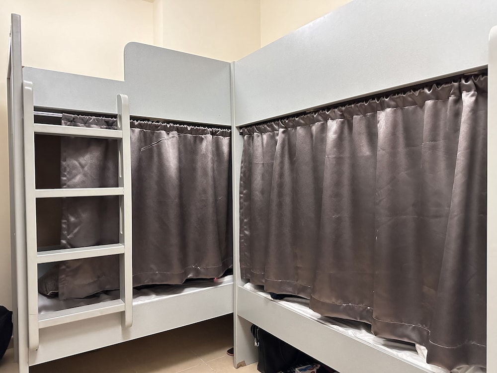 bollywood beach hostel