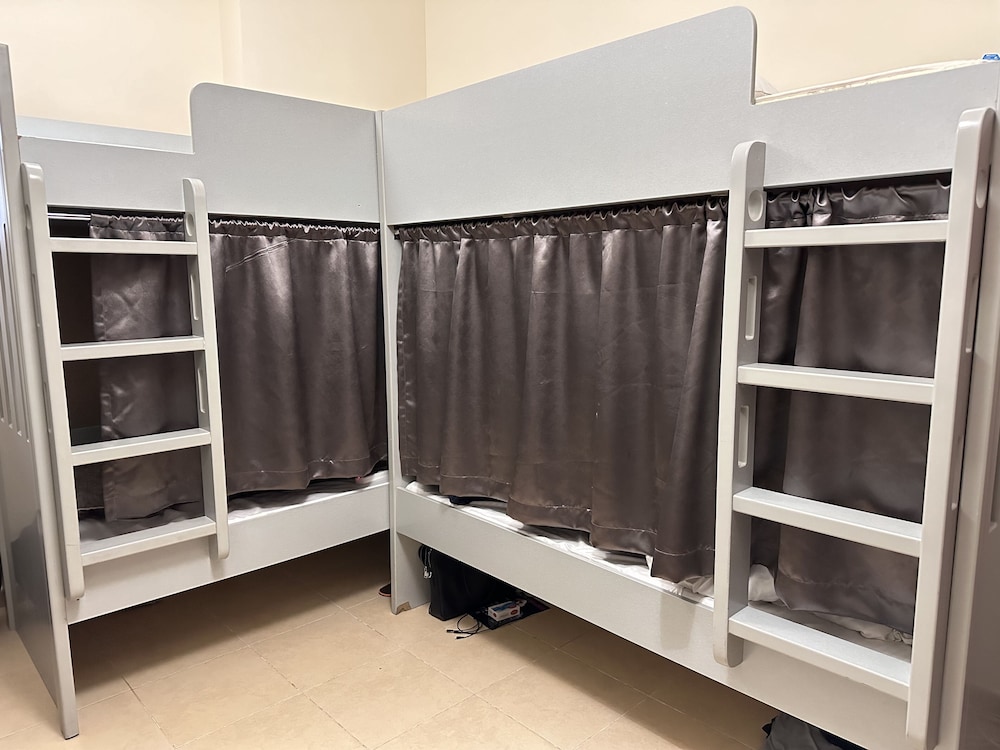 bollywood beach hostel