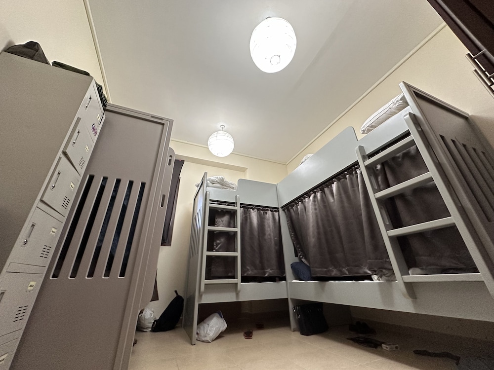 bollywood beach hostel