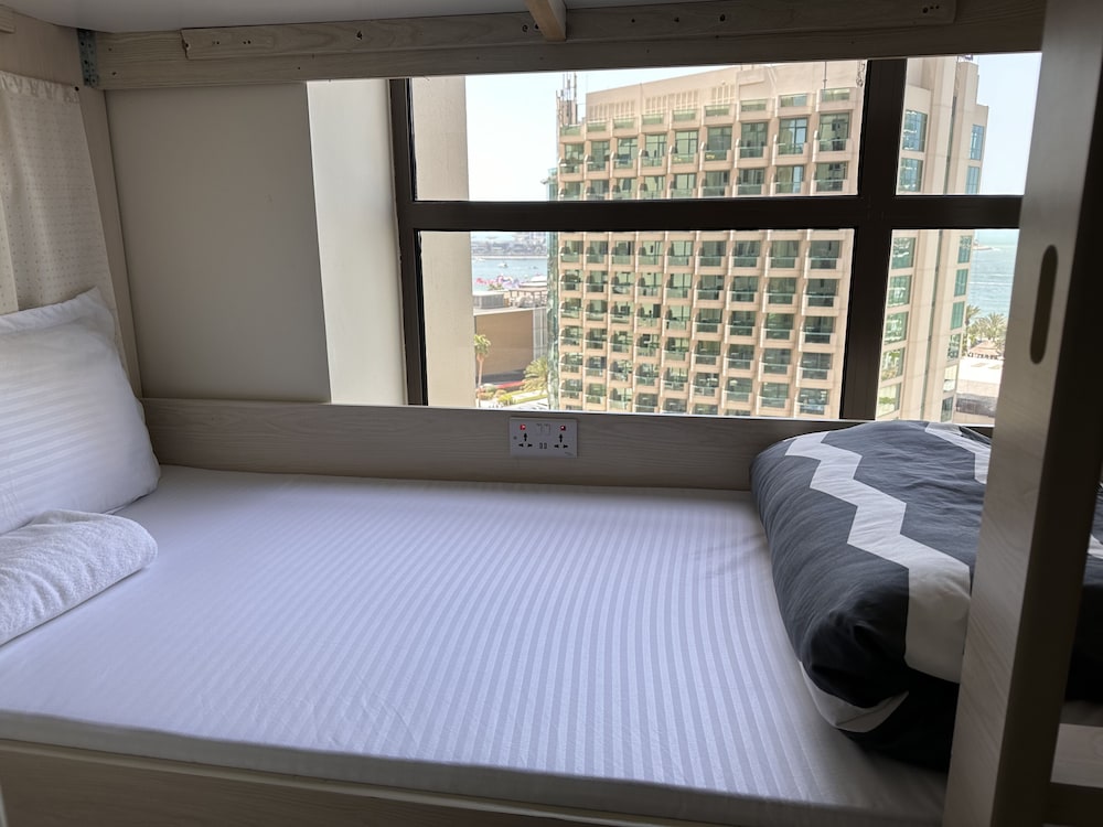 bollywood beach hostel