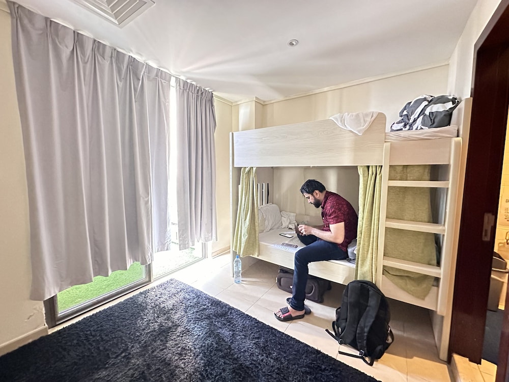 bollywood beach hostel