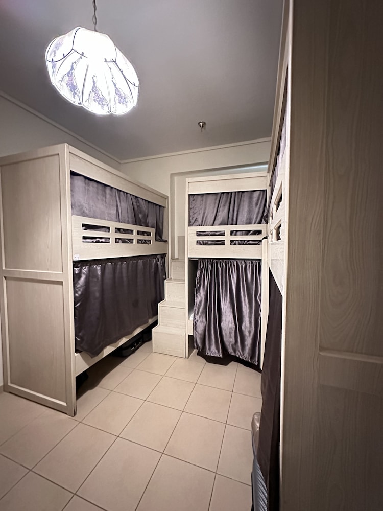 bollywood beach hostel