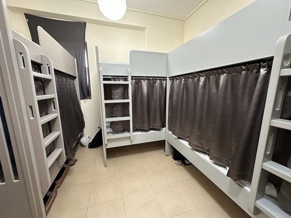 bollywood beach hostel