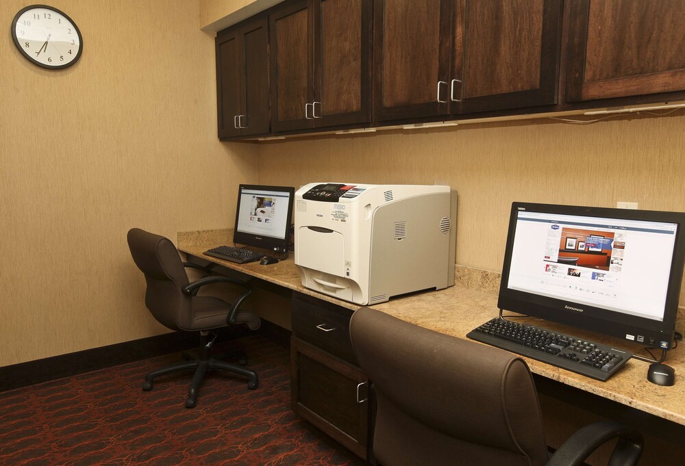 hampton inn and suites by hilton fargo medical center