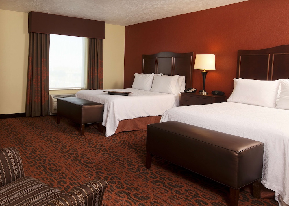 hampton inn and suites by hilton fargo medical center