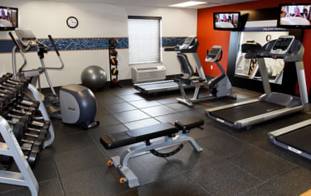 hampton inn and suites by hilton fargo medical center