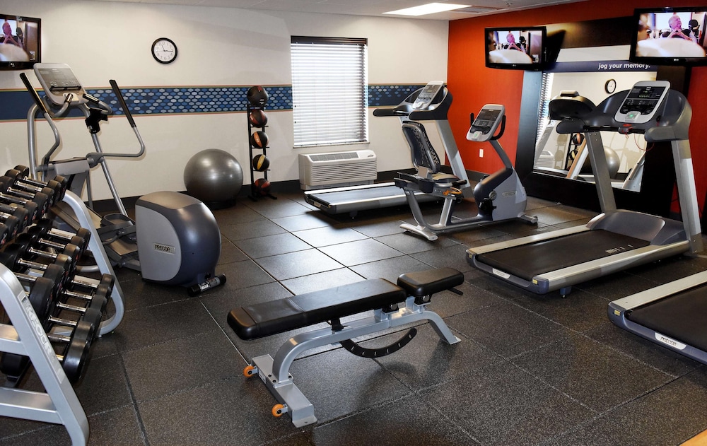 hampton inn and suites by hilton fargo medical center