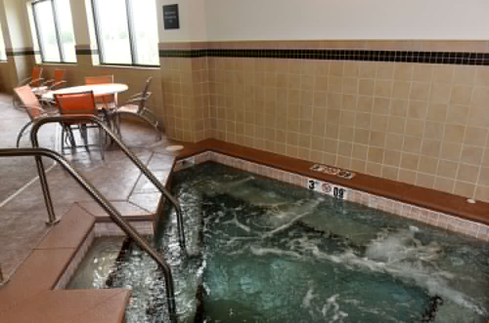 hampton inn and suites by hilton fargo medical center