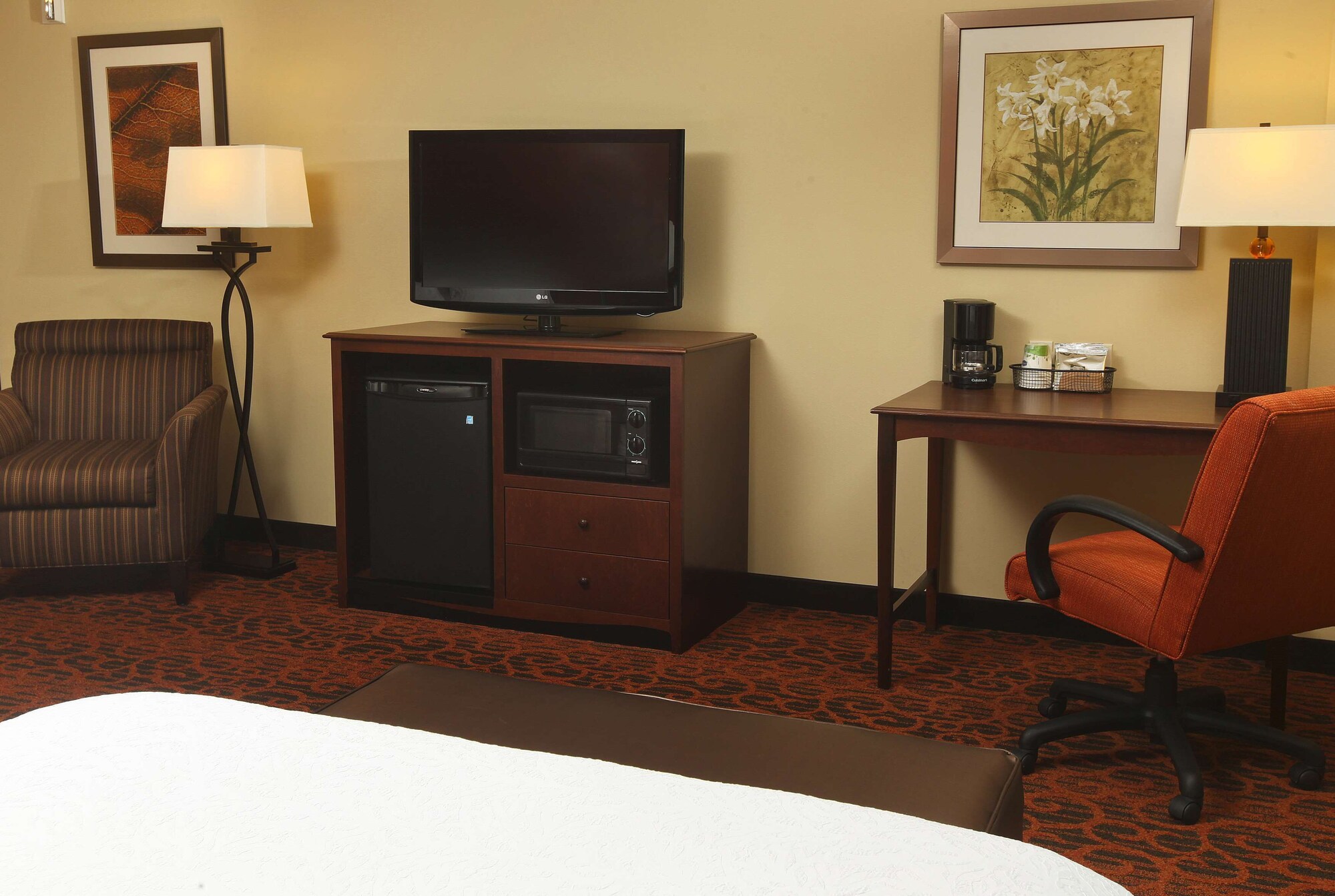 hampton inn and suites by hilton fargo medical center