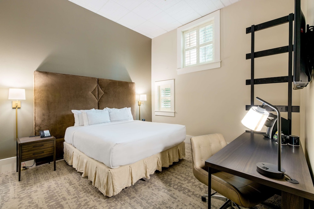 hotel florence tapestry collection by hilton