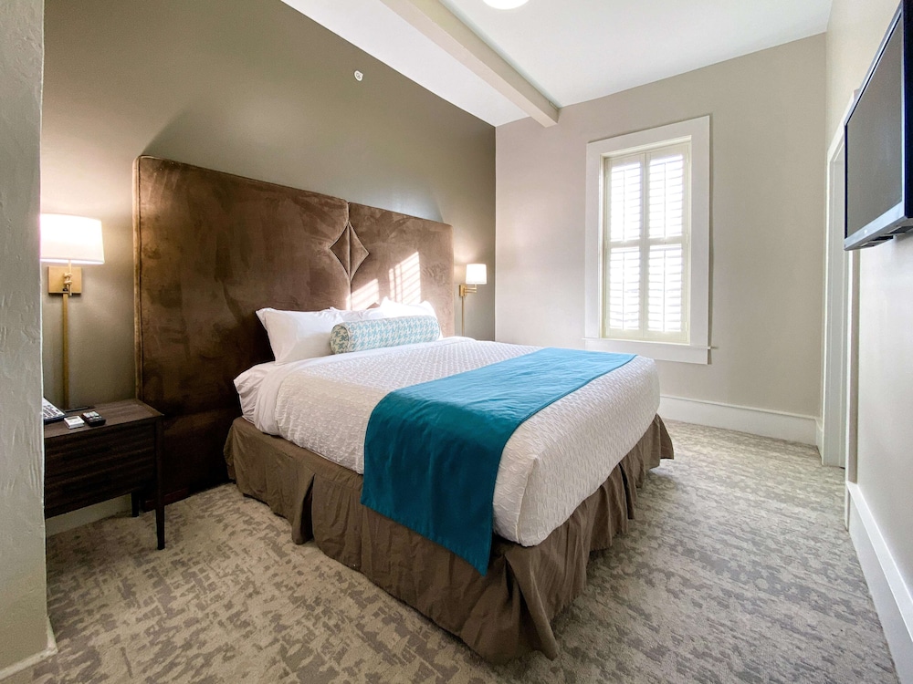 hotel florence tapestry collection by hilton