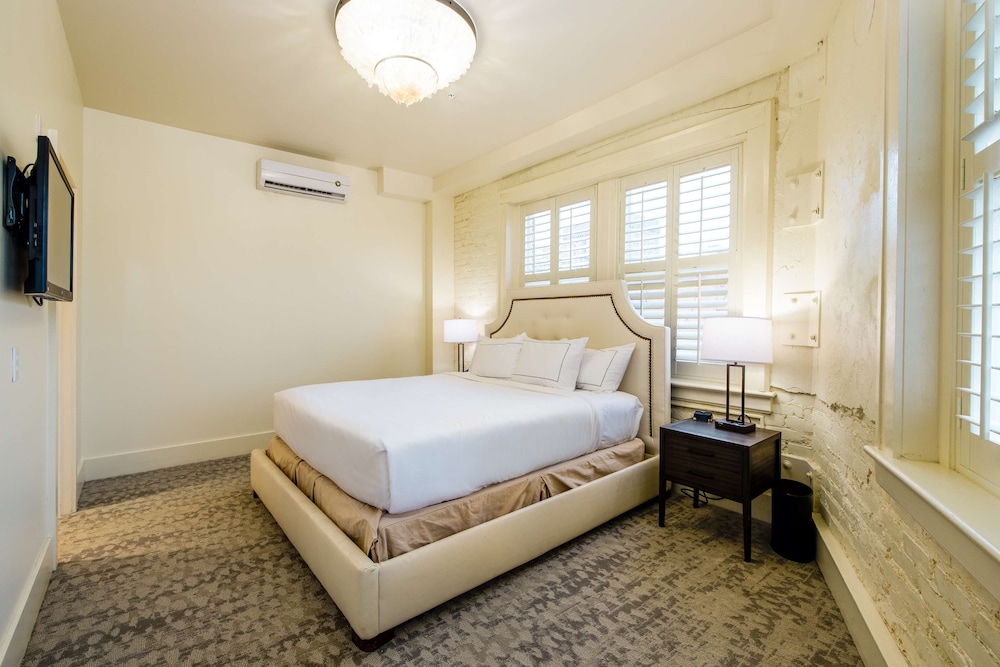 hotel florence tapestry collection by hilton