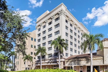 the banyan hotel fort myers tapestry collection by hilton
