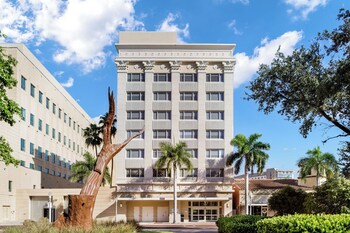 the banyan hotel fort myers tapestry collection by hilton
