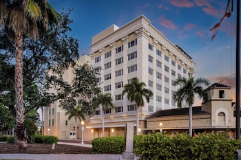 the banyan hotel fort myers tapestry collection by hilton