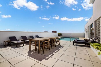 the banyan hotel fort myers tapestry collection by hilton