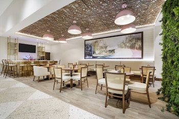 the banyan hotel fort myers tapestry collection by hilton