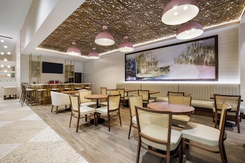 the banyan hotel fort myers tapestry collection by hilton