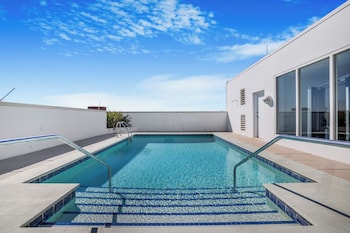 the banyan hotel fort myers tapestry collection by hilton