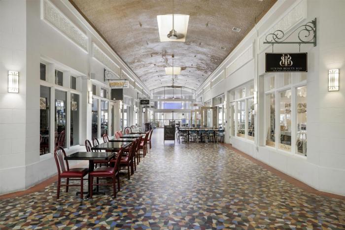 the banyan hotel fort myers tapestry collection by hilton