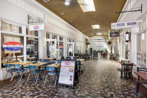 the banyan hotel fort myers tapestry collection by hilton