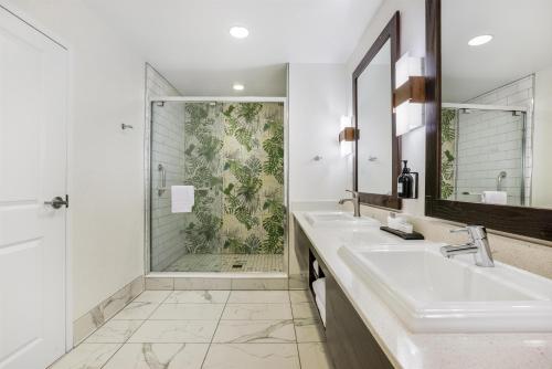 the banyan hotel fort myers tapestry collection by hilton