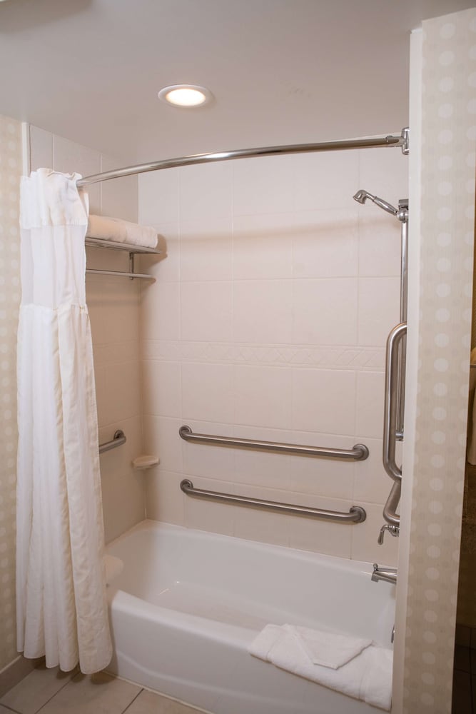 hilton garden inn erie