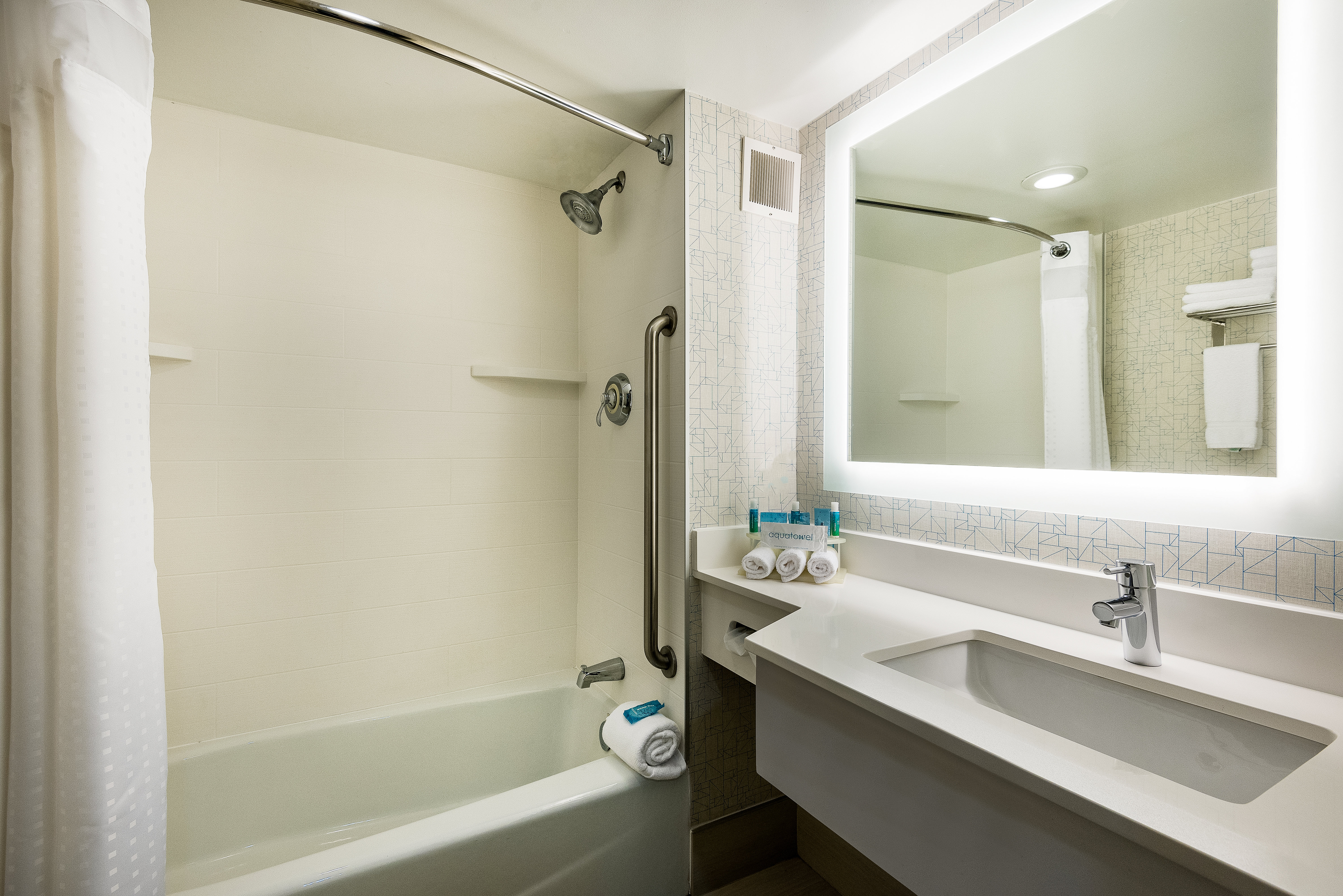 holiday inn express flint campus area by ihg