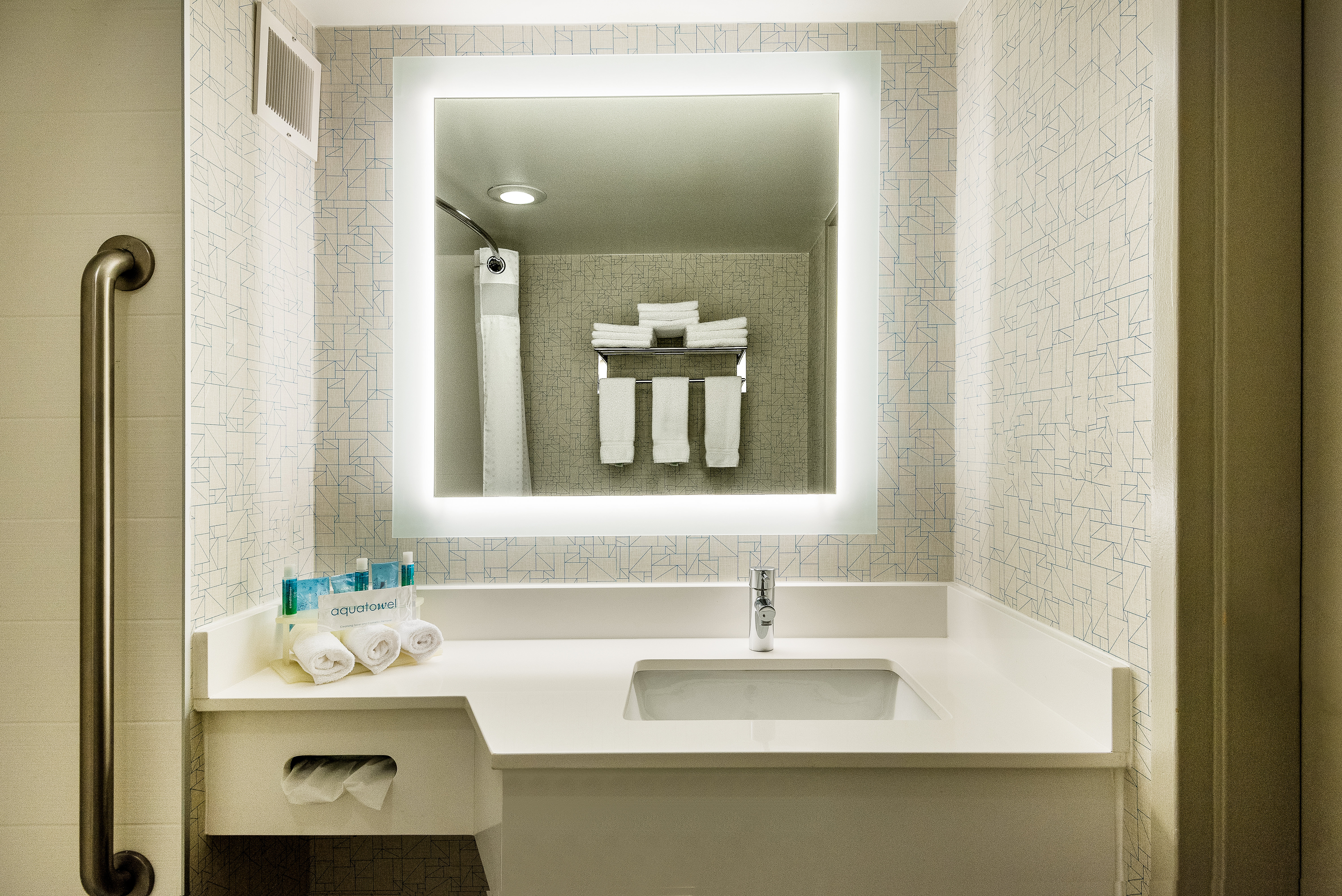 holiday inn express flint campus area by ihg