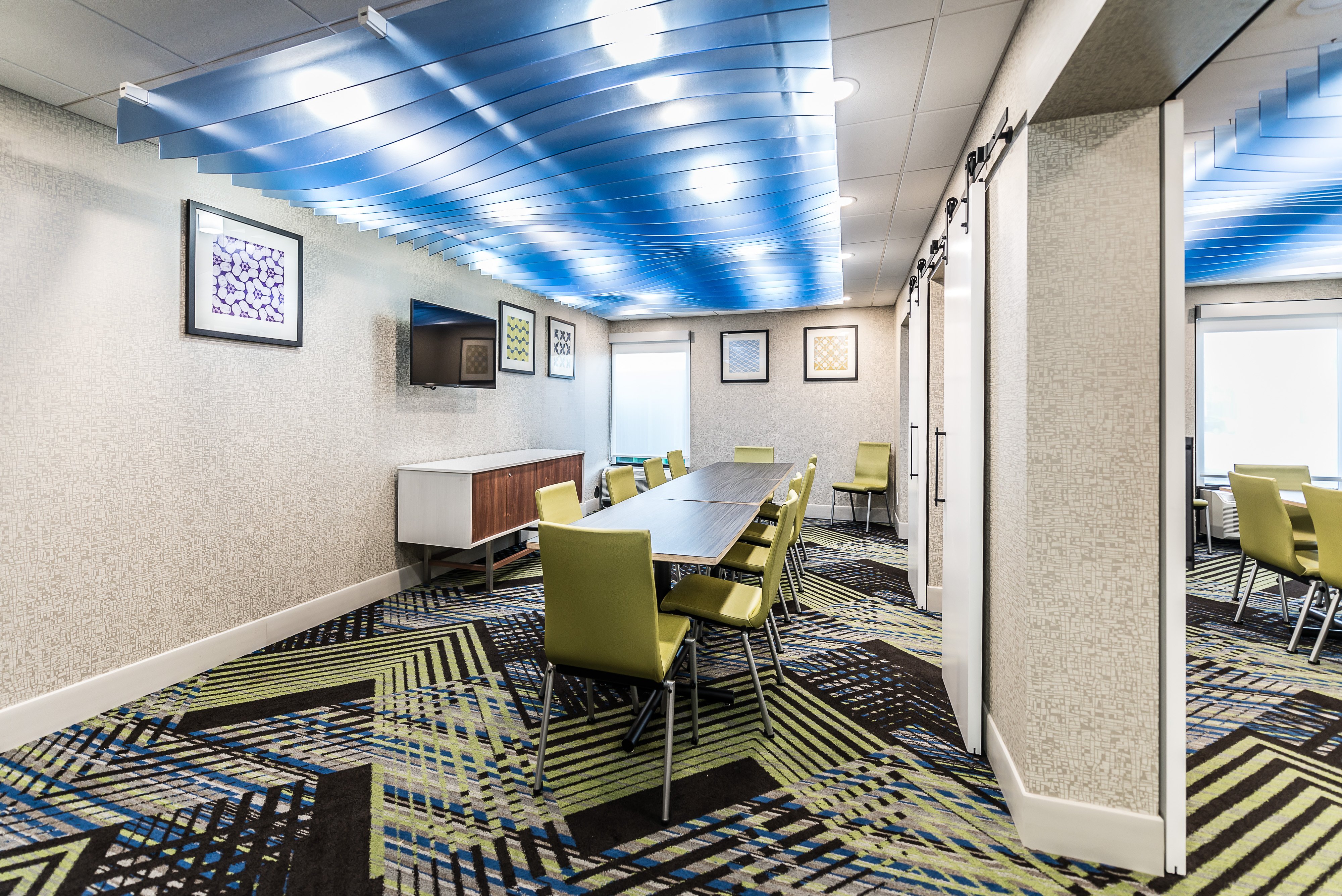 holiday inn express flint campus area by ihg