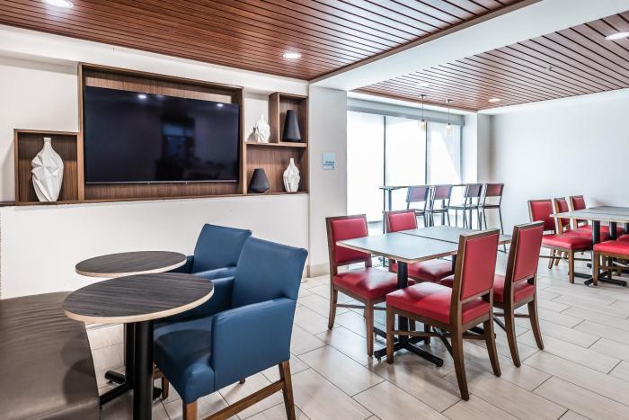 holiday inn express flint campus area by ihg