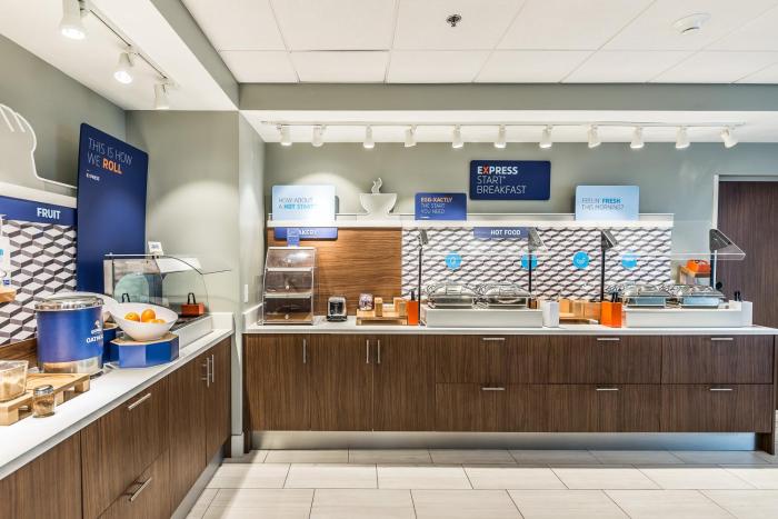 holiday inn express flint campus area by ihg
