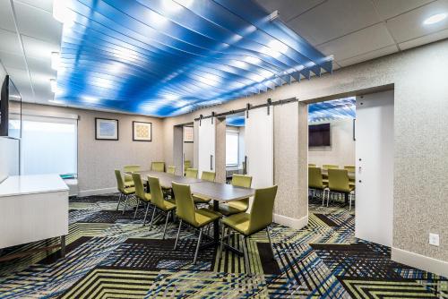 holiday inn express flint campus area by ihg