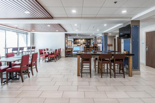 holiday inn express flint campus area by ihg