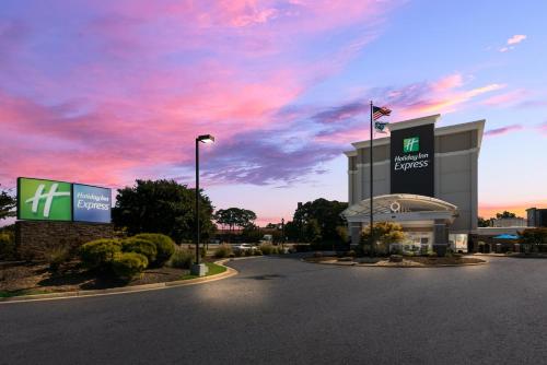 holiday inn express hampton coliseum central by ihg