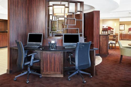 holiday inn express hampton coliseum central by ihg