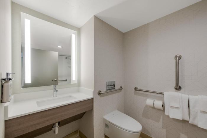 holiday inn express hampton coliseum central by ihg