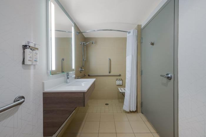 holiday inn express hampton coliseum central by ihg