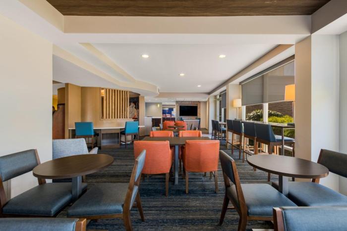 holiday inn express hampton coliseum central by ihg
