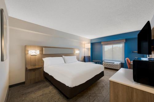 holiday inn express hampton coliseum central by ihg