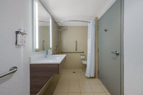 holiday inn express hampton coliseum central by ihg